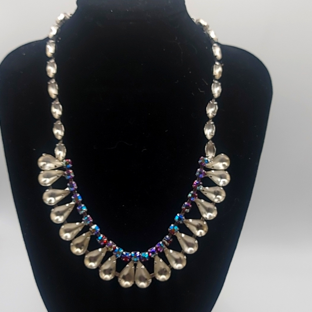 Beautiful vintage 60s Opaque Clear and pink rhinestone necklace. Rhodium plated.